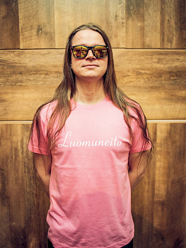 T-paita vaaleanpunainen "LUOMUNEITO"