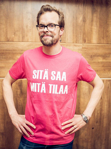 T-paita pinkki "SITÄ SAA MITÄ TILAA"