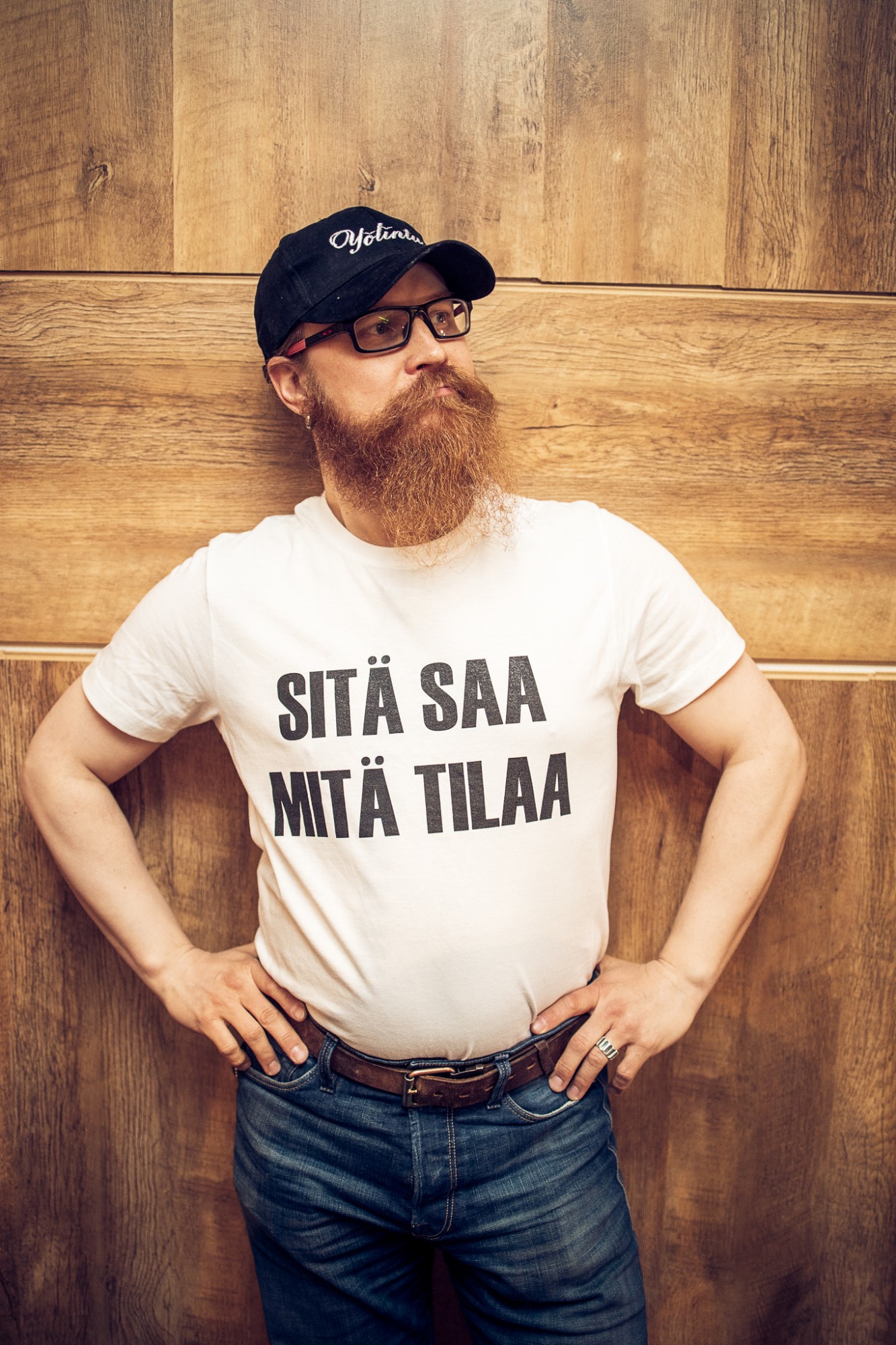T-paita valkoinen "SITÄ SAA MITÄ TILAA": 